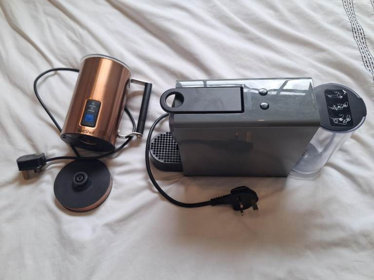 Nespresso Krups Essenza Mini XN110 Coffee Machine with VonShef Milk Frother