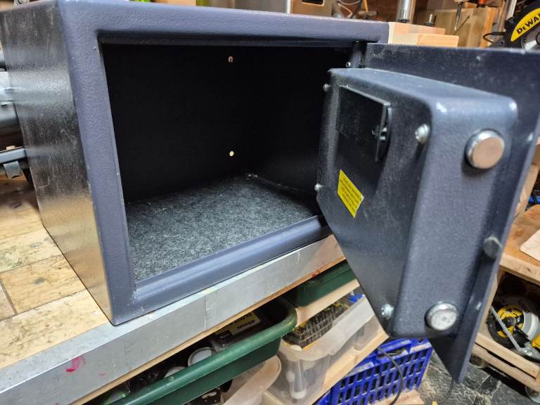 Electronic Safe Box with Keypad and master keys