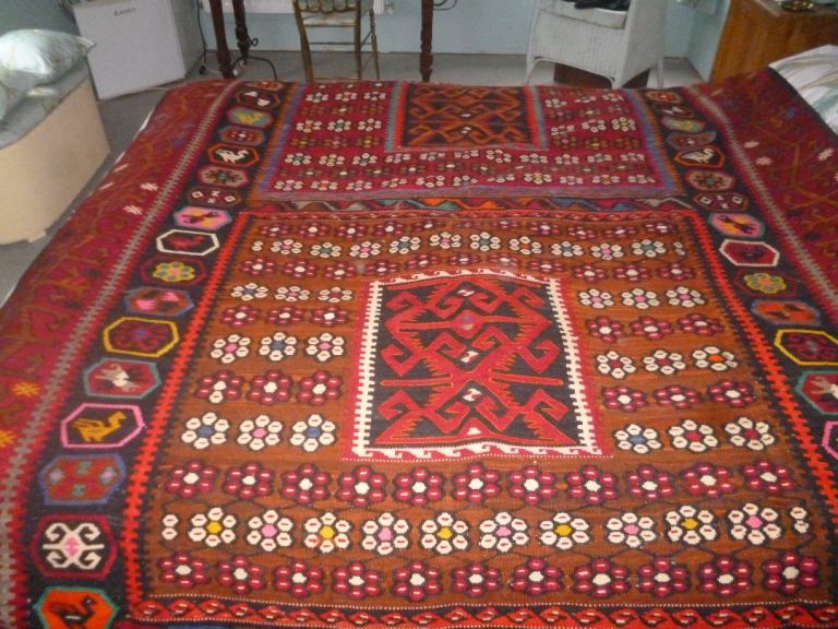 LARGE TURKISH KILIM RUG. Circa 1950s. L.4.10 m x W 1.7 m.