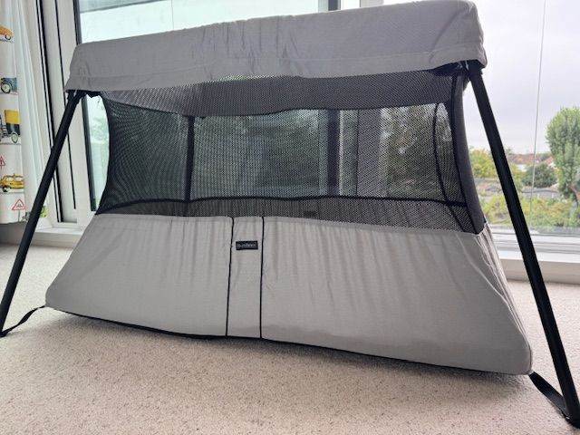 BABYBJÖRN Travel Cot Light - Black - excellent condition - hardly used