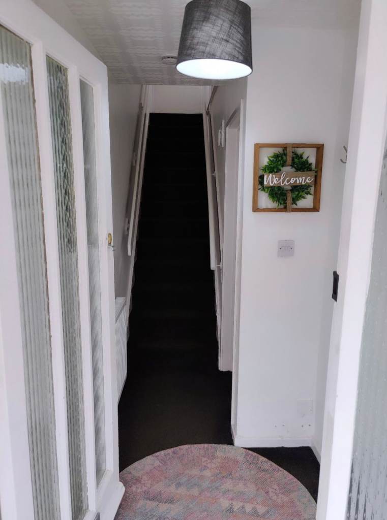 3 bedroom house RUNNING AIRBNB FULLY FURNISHED NEAR BIRMIMGHAM AIRPORT see listing 