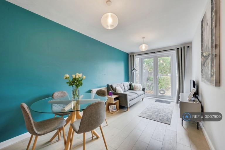 2 bedroom flat in Adela Avenue, New Malden, KT3 (2 bed) (#3007909)
