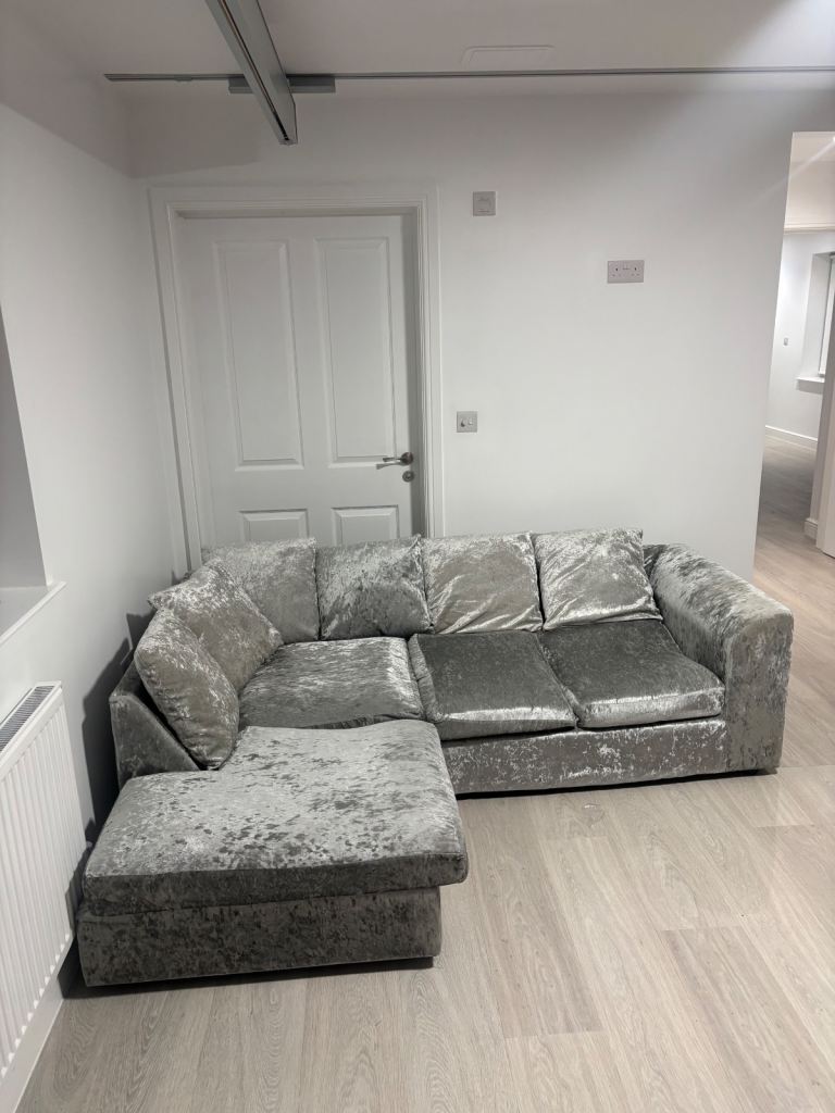 CRUSHED VELVET CORNER SOFA (CAN DELIVER)