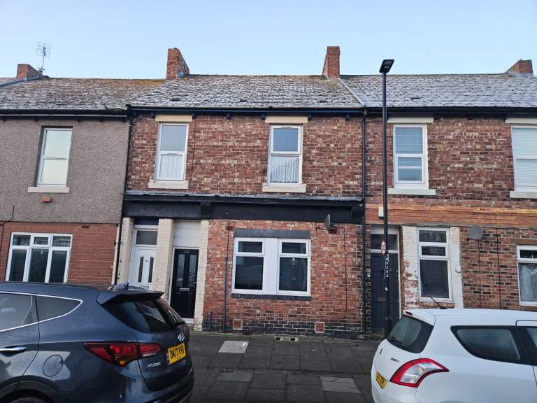 3 bedroom upstairs flat to the rent in Heaton - Stratford Road 