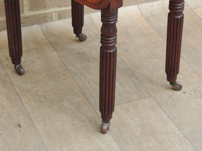 Victorian Antique Side Table (UK Drelivery)