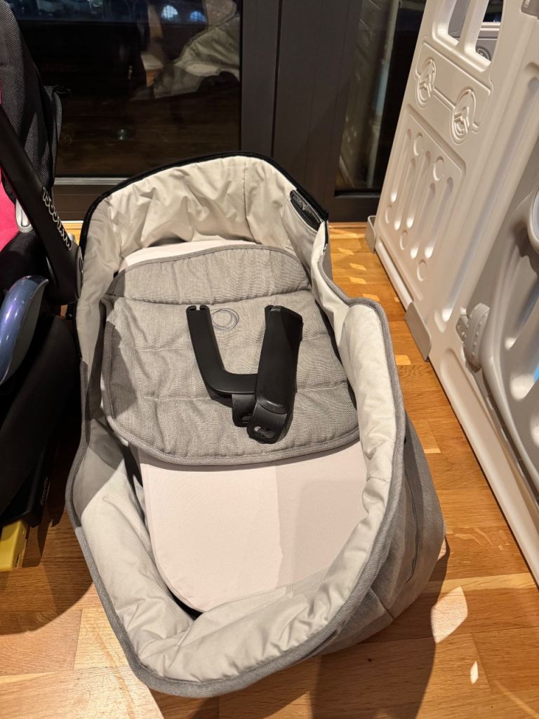 ⭐ Bugaboo Fox2 Full Travel System – £250
