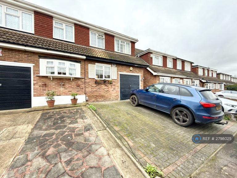 4 bedroom house in Tryfan Close, Ilford, IG4 (4 bed) (#2798025)