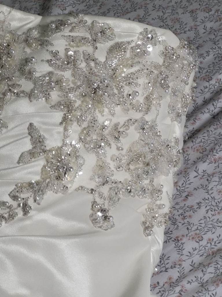 Diamantés wedding dress