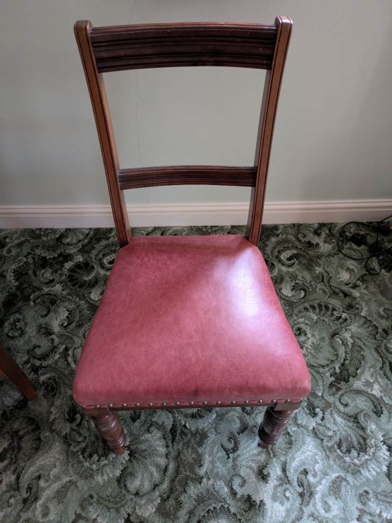 Set of 6 wooden chairs