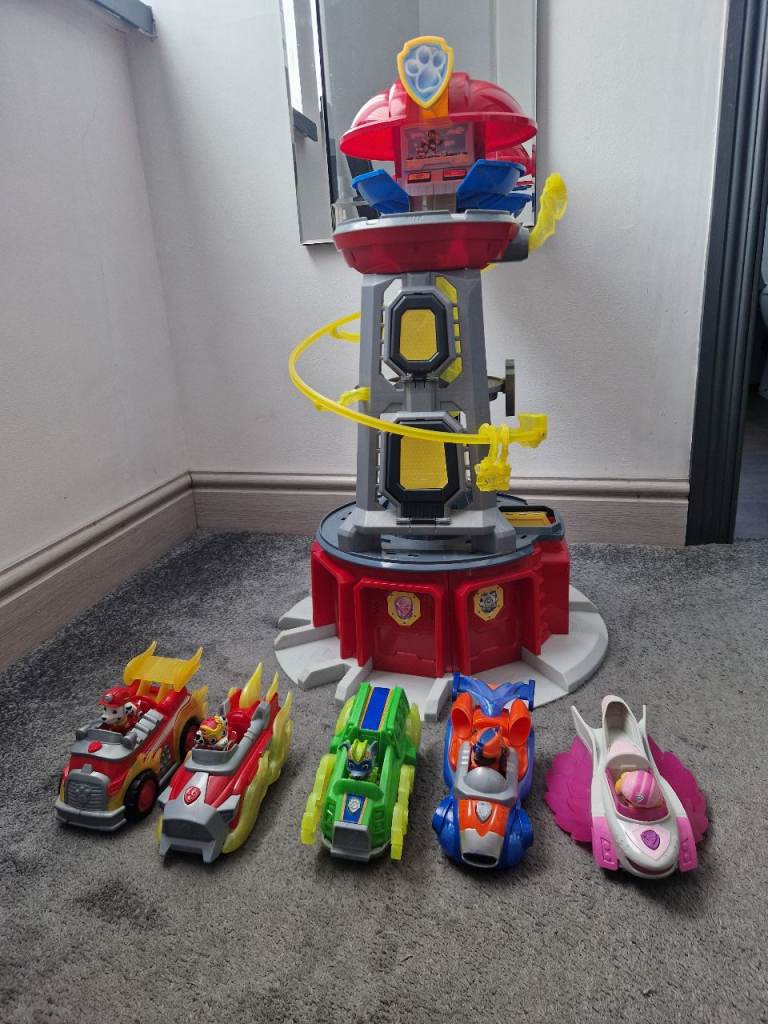 Paw Patrol Lookout tower, cars and figures with lights & sounds