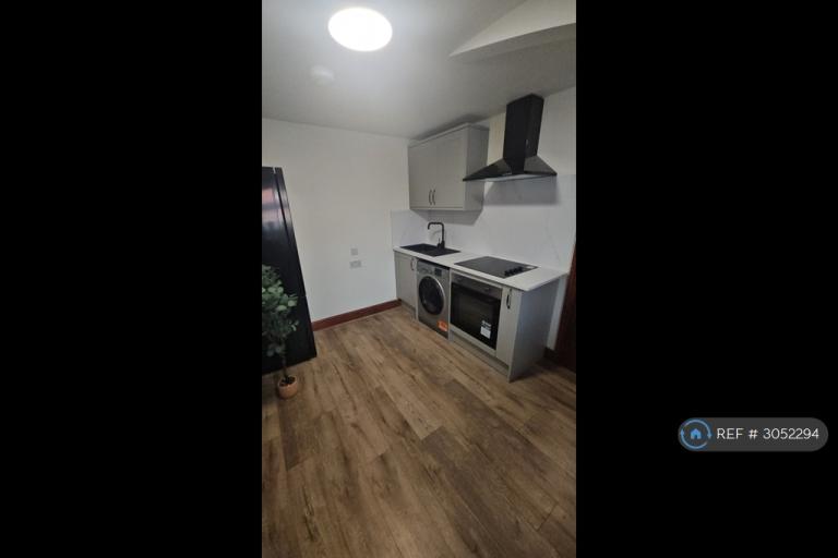 2 bedroom flat in Wellingborough, Wellingborough, NN8 (2 bed) (#3052294)