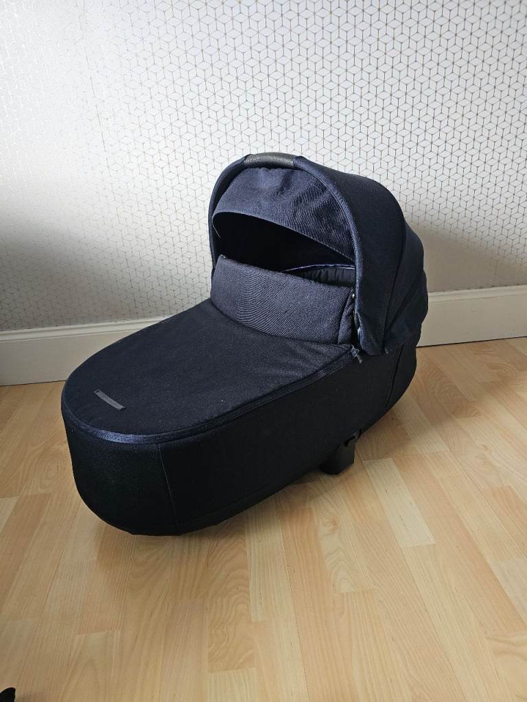 Cybex Priam Lux Carrycot with Rain Cover