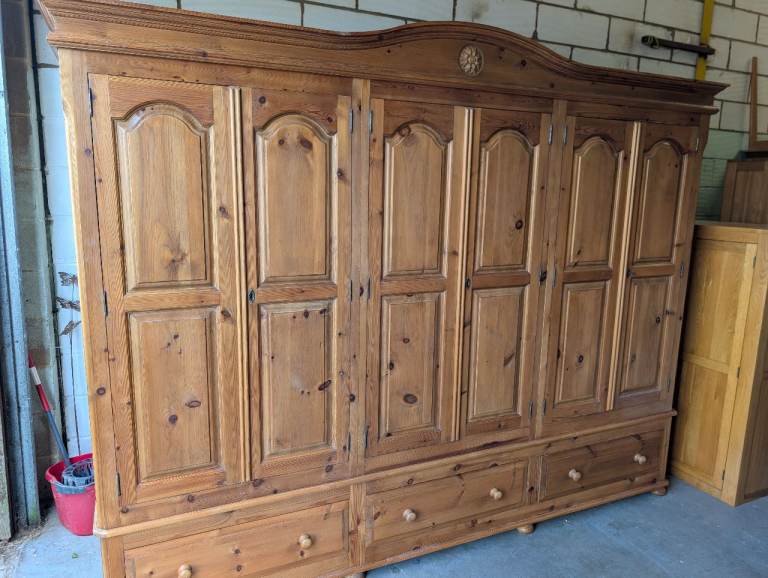 Large Solid Pine Wardrobe with Drawers – Good Condition