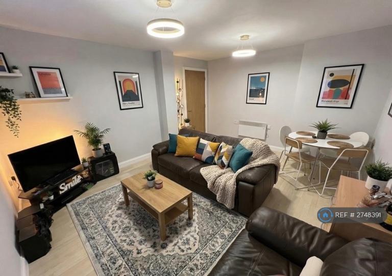 2 bedroom flat in Minster Court, Leicester, LE1 (2 bed) (#2748391)