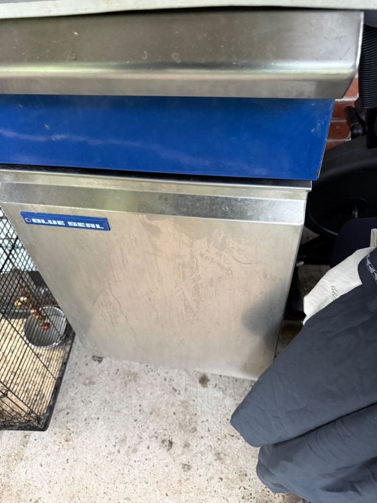 Blue seal double tank fryer 