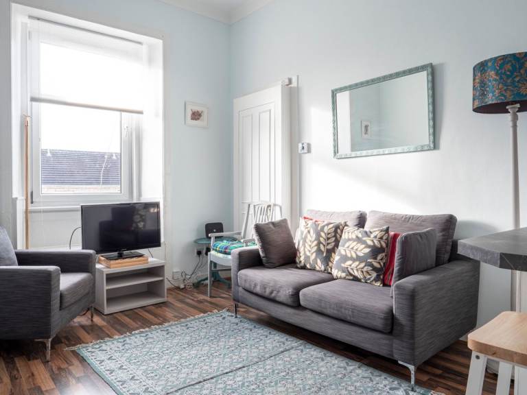 Bright and desirable, 1 bedroom, 3rd floor flat in Gorgie – available soon