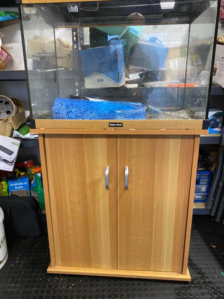 Aqua one fish tank 27in x 21in (about 130 litres) with everything included