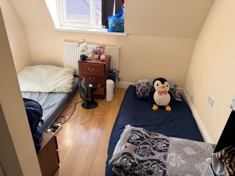 One bedroom available for females