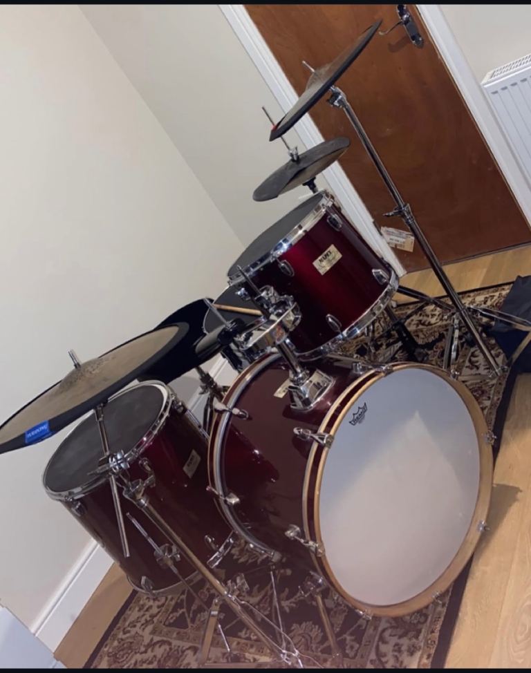 Mapex V-Series drumkit, Pearl World Series Snare, padded snare drum bag
