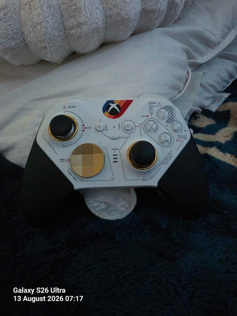 Xbox Wireless Controller - White, As Good As New