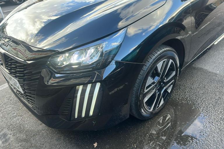  Peugeot 208 1.2 Puretech Allure Hatchback 5dr Petrol Manual Euro 6 s/s 100 Ps