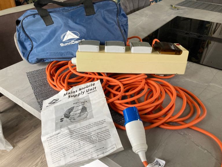 Three socket mobile electricity supply 