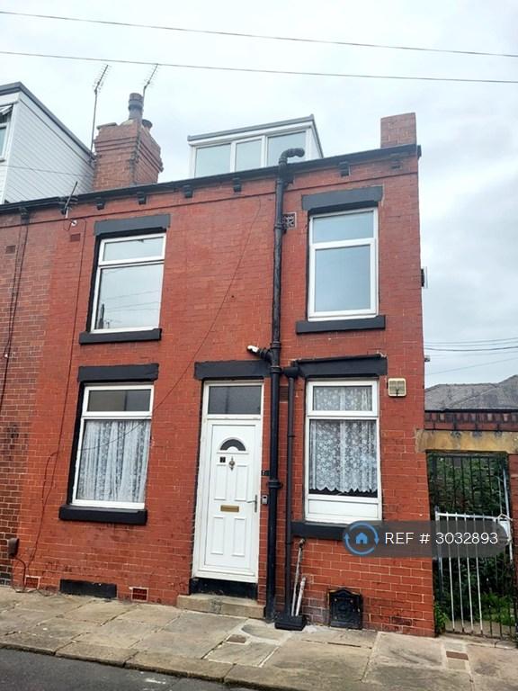 2 bedroom house in Barkly Place, Leeds, LS11 (2 bed) (#3032893)