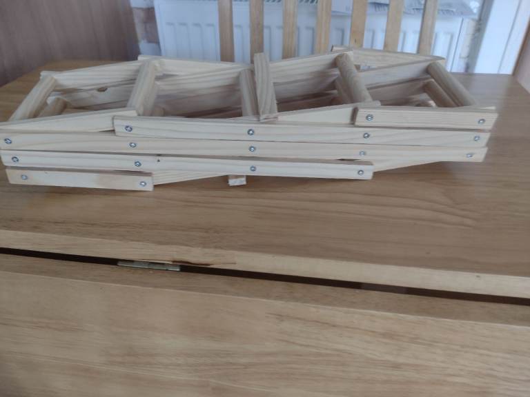 Pine foldable small wine rack