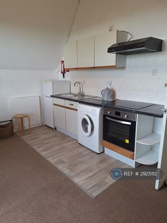 1 bedroom flat in Blackmore House, Malvern Wells, WR14 (1 bed) (#2925112)