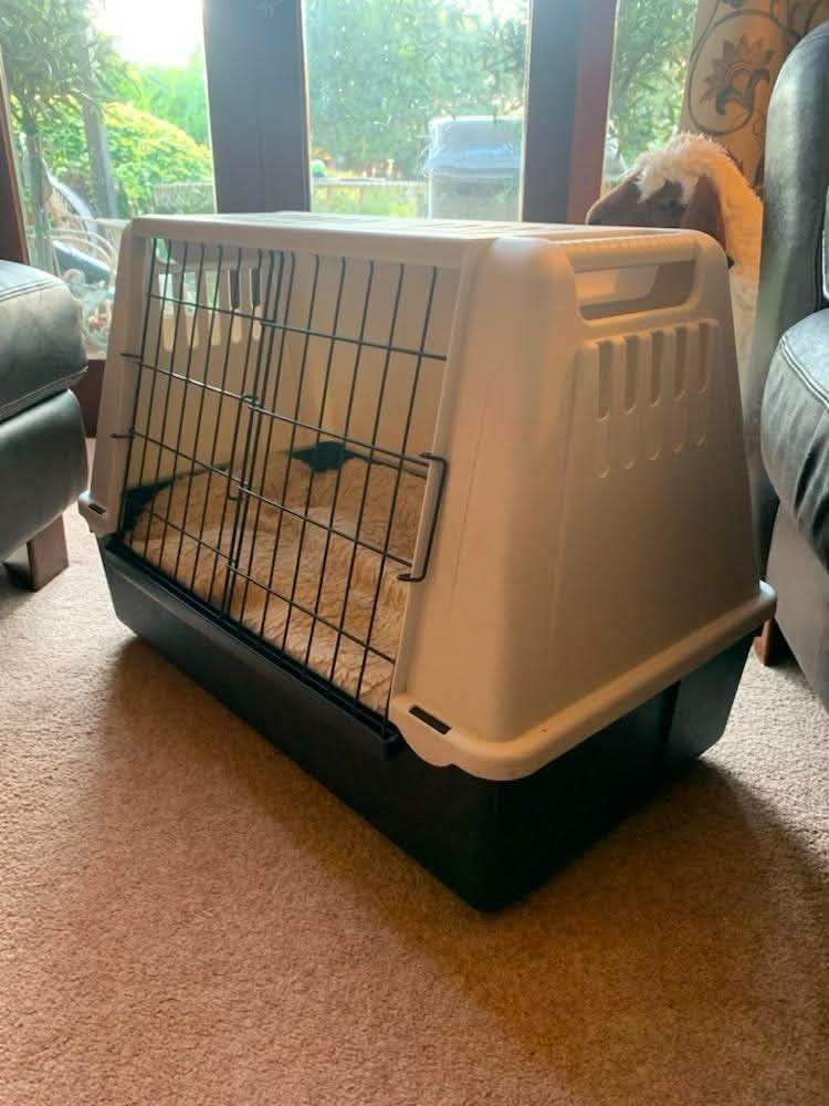 Like new…Ferplast Atlas dog crate witj bed. Cost £85
