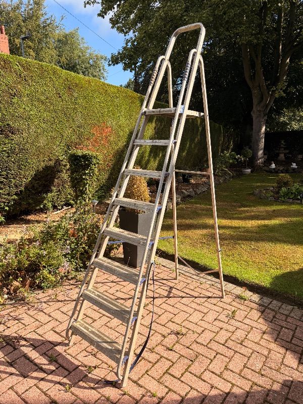 Aluminium Step Ladder – Fair Condition, 7 Steps