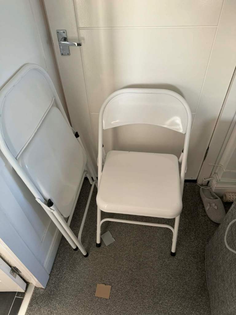 2x white folding chairs 