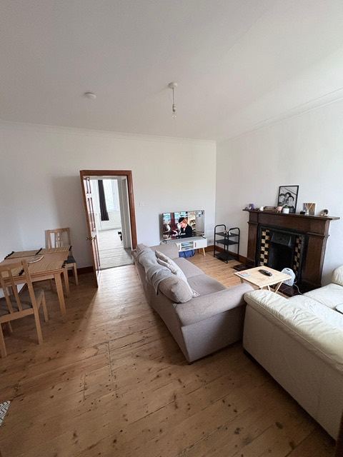 One Bed Flat, 1 min walk from Dunfermline City Train Station