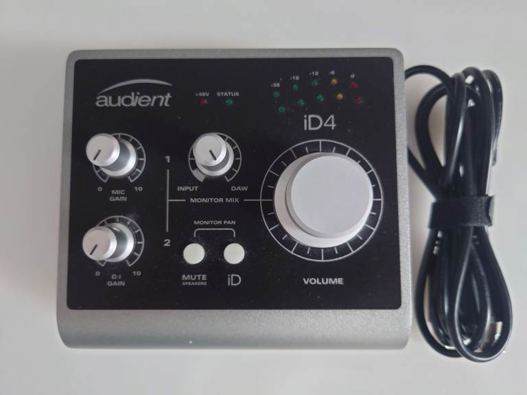 Audient id4 - USB Audio Interface 