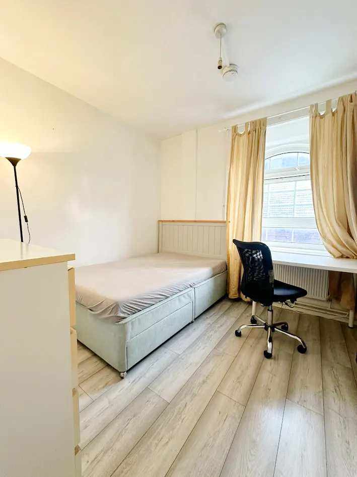 DOUBLE ROOM TO RENT IN BOW - BILLS INCLUDED 🏠