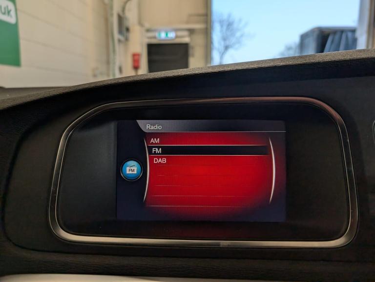 2019 Volvo V40 2.0 T2 GPF R-Design Nav Plus Euro 6 (s/s) 5dr HATCHBACK Petrol Manual