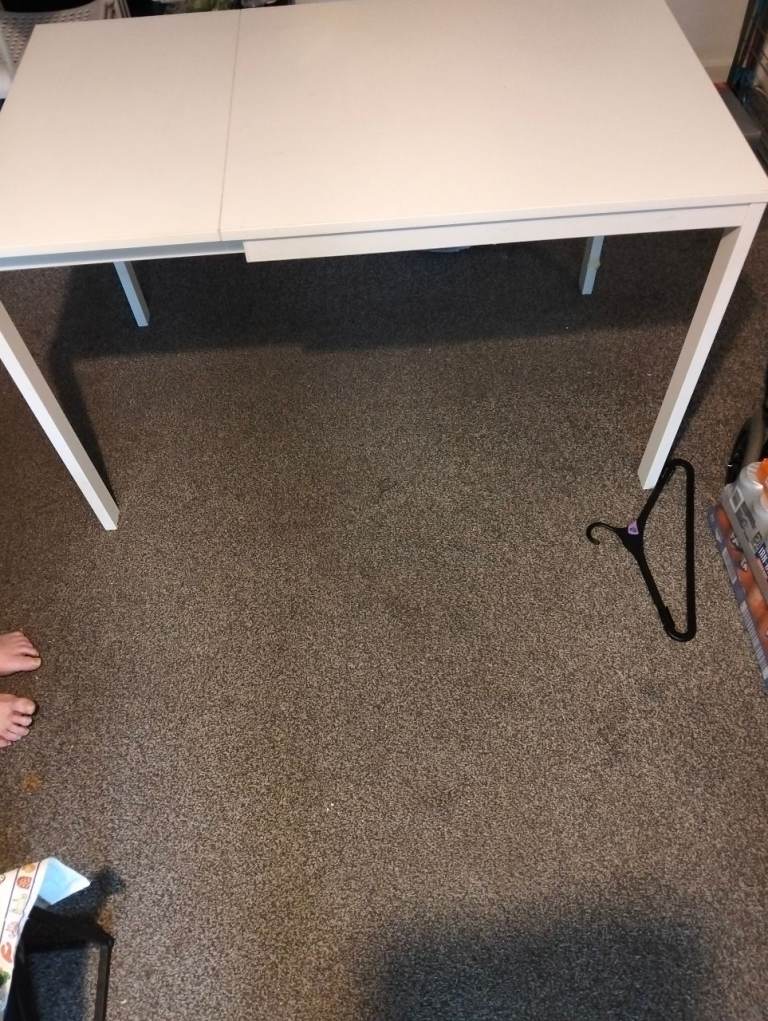 Table dining and 4 chairs 