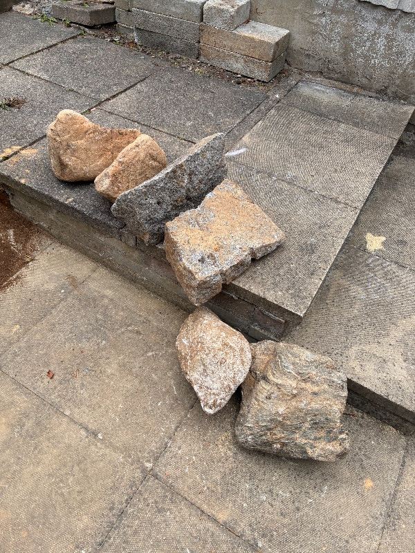 Rocks/boulders