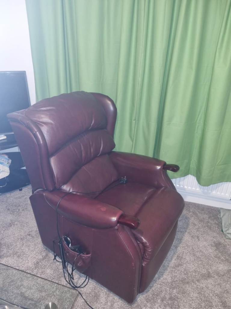 Celebrity Regent Recliner /W remote