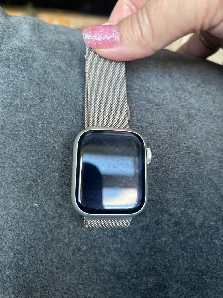 Apple Watch with Milanese Loop Band – Good Condition