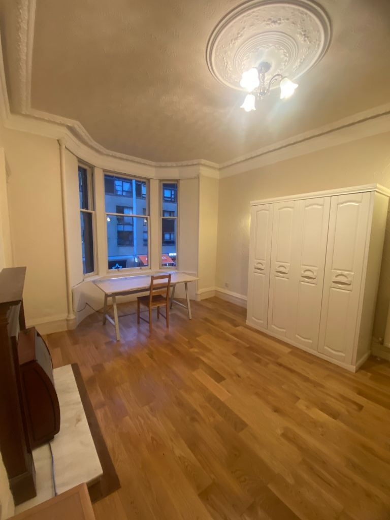 2 bedroom flat in Cresswell Street, Hillhead, West End, Glasgow, G12 8AD