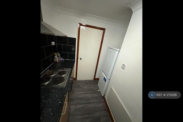 Studio flat in Marsh Close, Leicester, LE4 (#2713218)