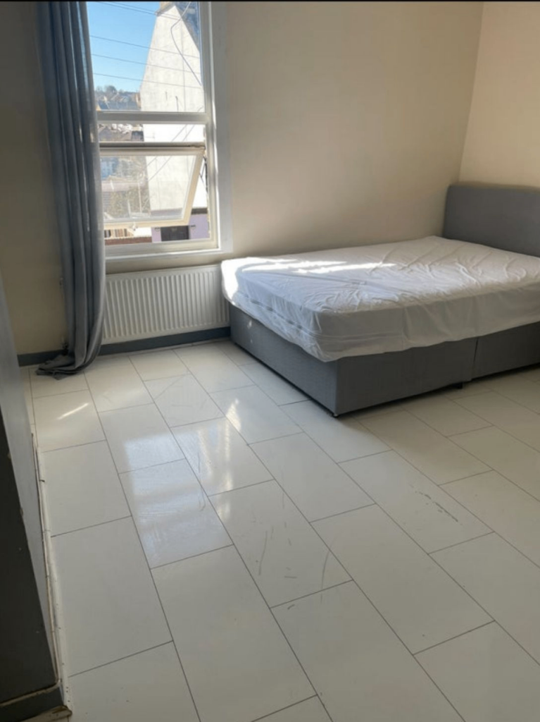 Spacious and Cosy Double Rooms for Rent in - ME5 7DR