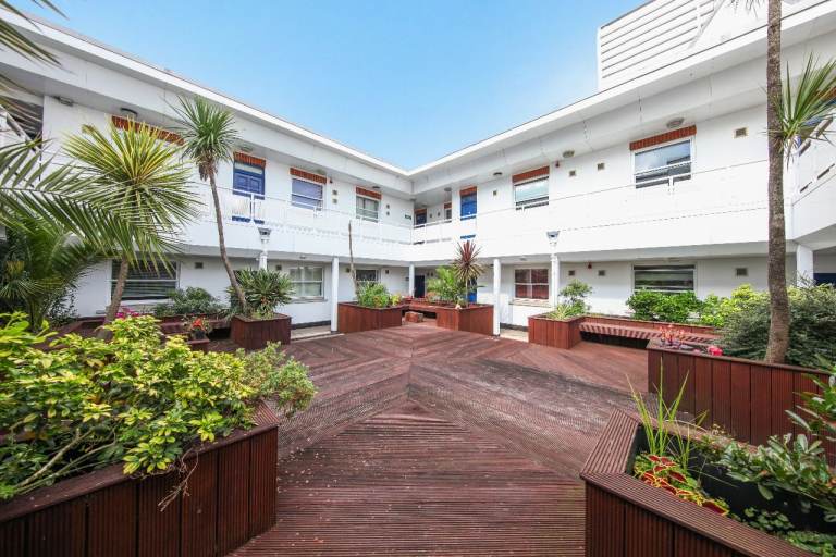 A spacious contemporary one bed flat situated in the heart of Camden