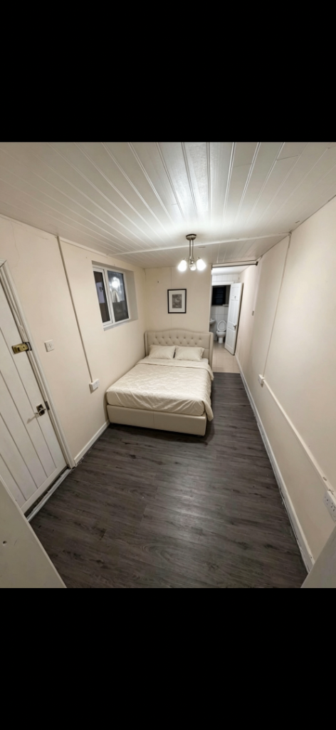 Modern One-Bedroom Flat in Luton Town Area – Private Entrance & Parking