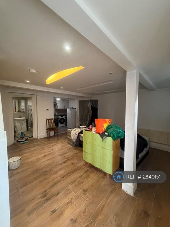 2 bedroom flat in Colina Mews, London, N15 (2 bed) (#2840151)