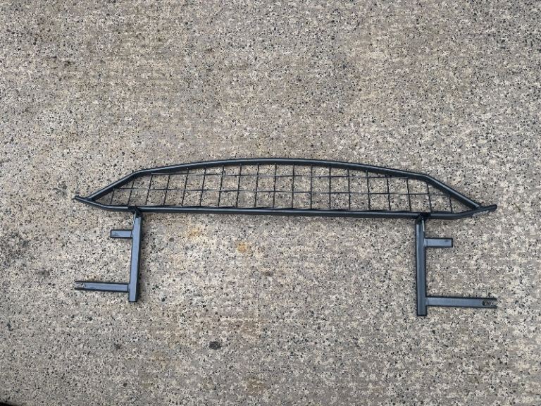 Travall Volvo V40 2012-2019 Dog Gaurd.