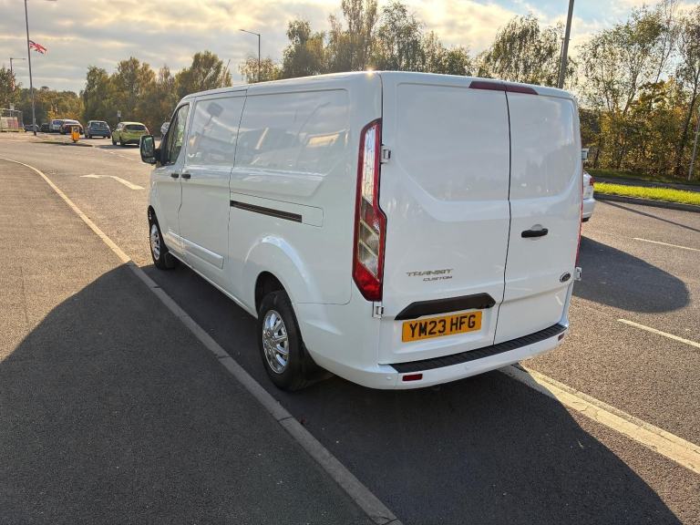Ford Transit Custom L2 300 LEADER 130PS AIR CON REAR CAMERA 2023 @ £13450 + VAT 