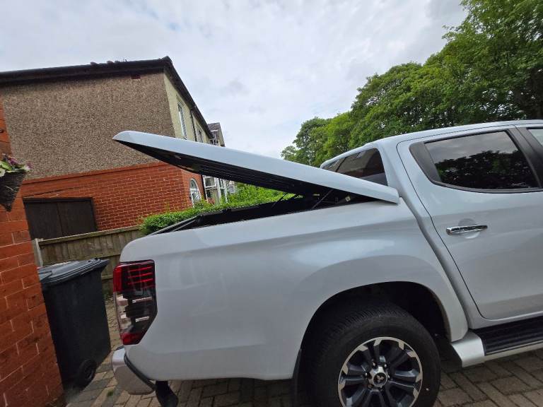 Mitsubishi L200 tonneau hard cover 