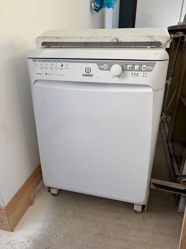 Indesit Dishwasher